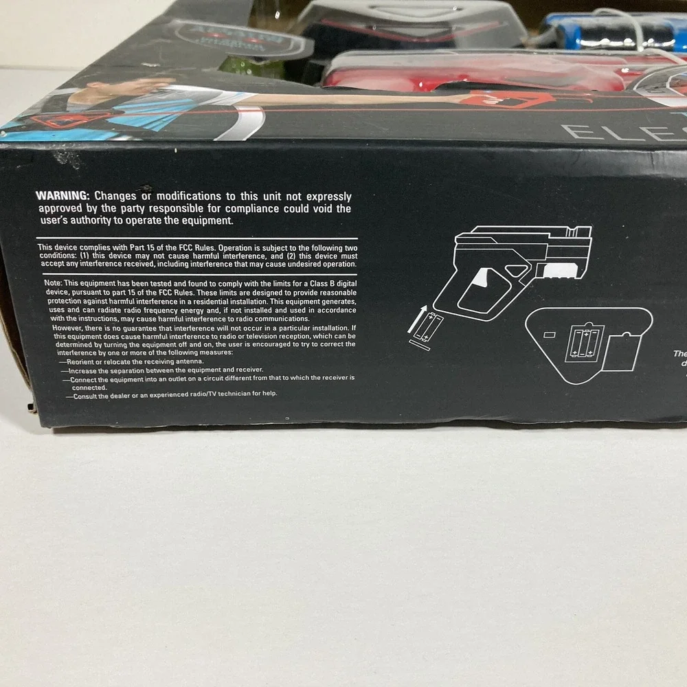 Sharper Image 2-Player Electronic Laser Tag Infrared Technology Lights Sound NIB